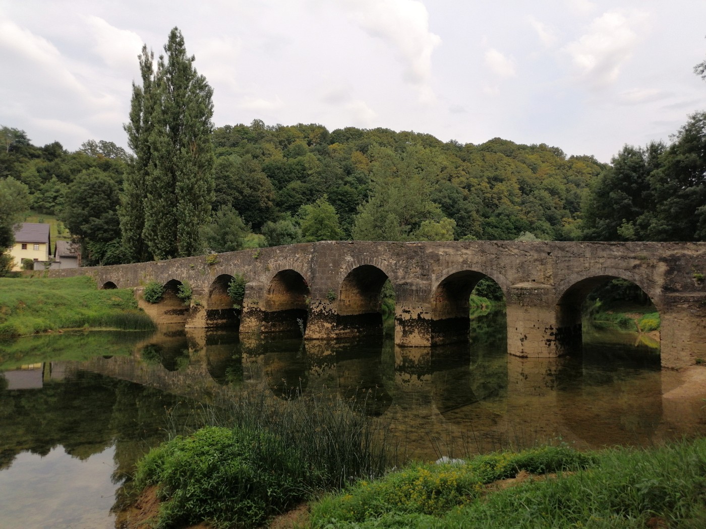 Kamenný most na řece Dobri