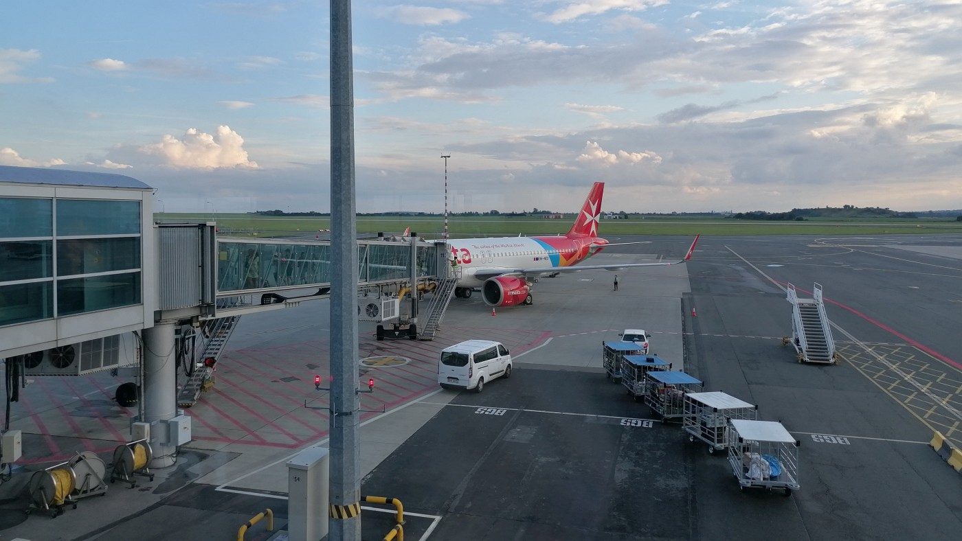 Airbus A320, Air Malta, Prague Airport
